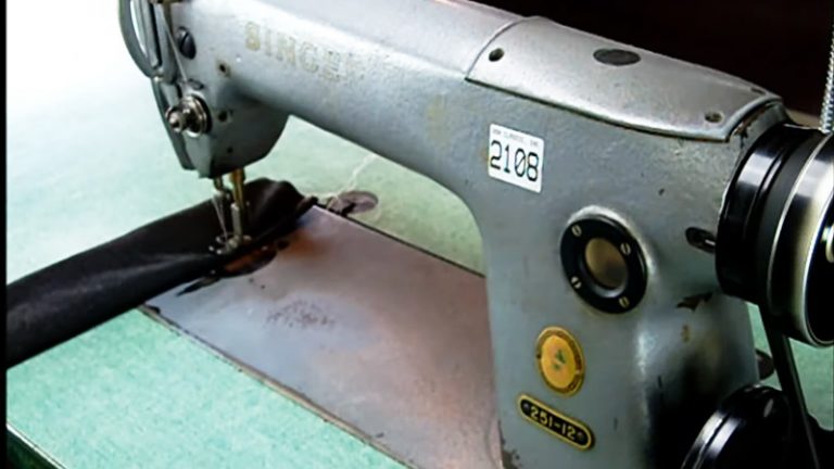 Singer Sewing Machine Model 251-12