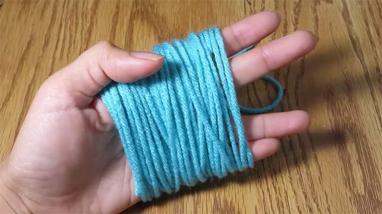 How to Make a Pom Pom by Hand