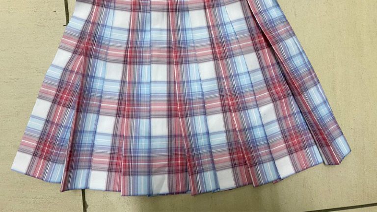 How to Put Pleats Back in a Skirt