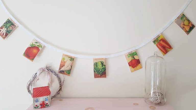 How to Make Bunting With Fabric Squares