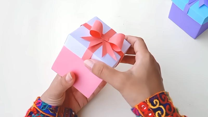 Decorate Gift Wrapping