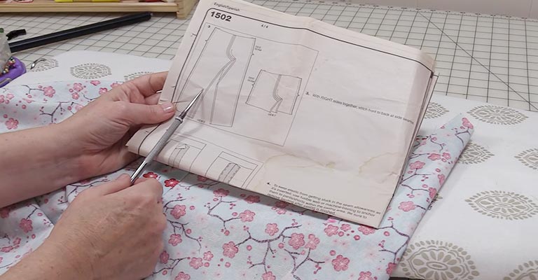 How Can You Identify and Select the Right View in a Sewing Pattern